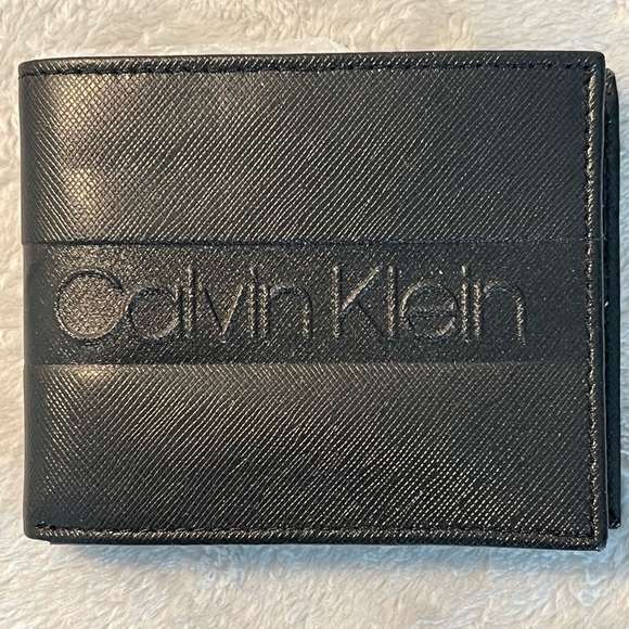 Calvin Klein bi fold wallet - Picture 1 of 2